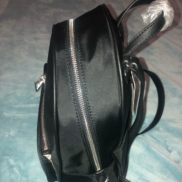 Guess backpack - Picture 4 of 4